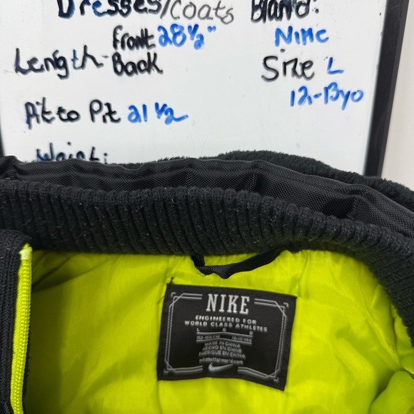 Nike Boys Black Insulated Winter Jacket Removable Hood Size L Weather Resistant - Picture 9 of 16